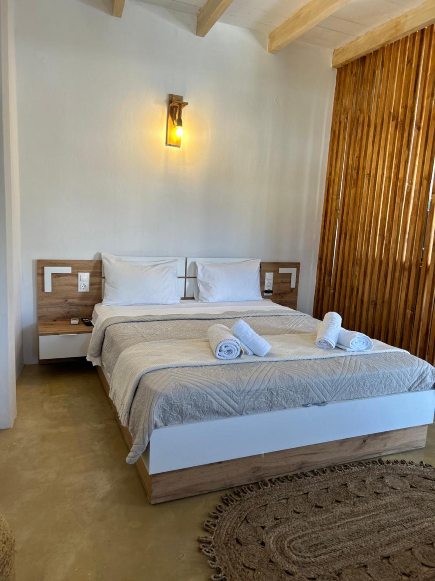 Sonia'S Luxury Apartment With Jacuzzi Kamilari Exterior foto